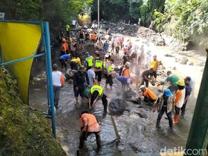 Kolam Wisata Guci Tegal Mulai Diperbaiki Usai Diterjang Banjir Bandang