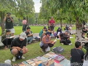 Lapak Rindu Dibaca, Sebuah Usaha Membudayakan Baca Buku di Ruang Publik