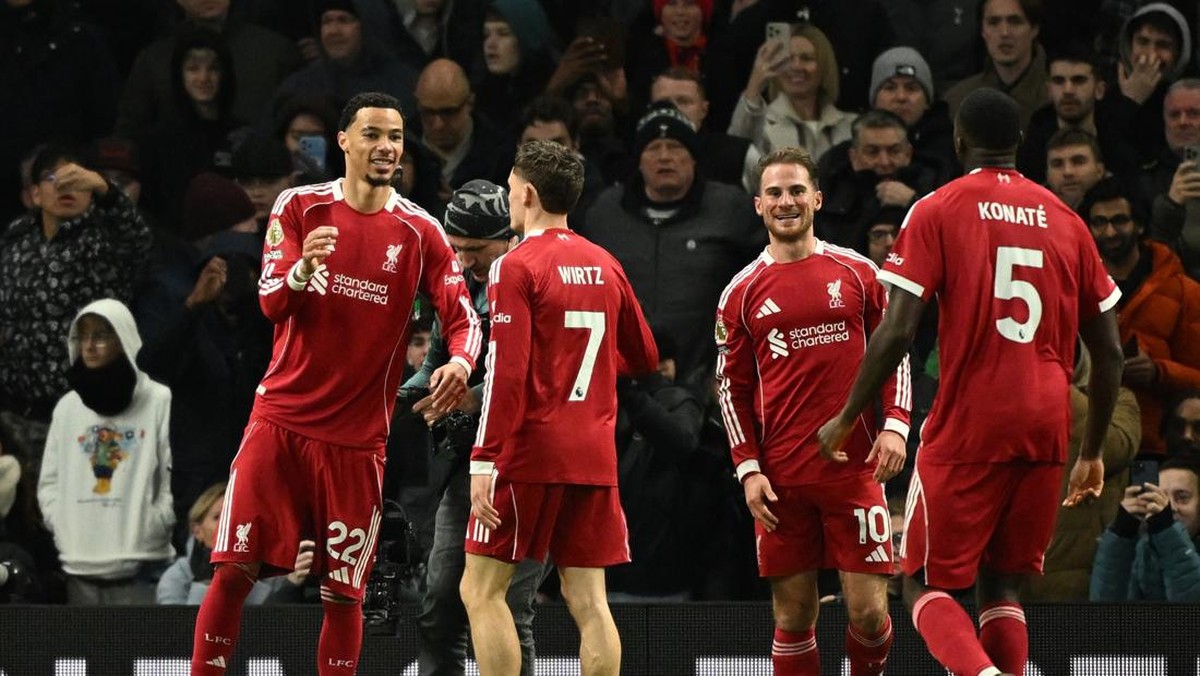 Liverpool menang 2-1 di kandang Tottenham Hotspur. (REUTERS/Dylan Martinez)