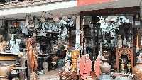 Potret Pasar Barang Antik di Jalan Surabaya Menteng