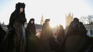 Extinction Rebellion Gelar Aksi Teatrikal Iklim di Westminster