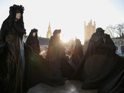 Extinction Rebellion Gelar Aksi Teatrikal Iklim di Westminster