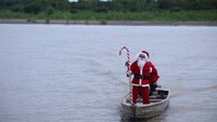 Sinterklas Menyusuri Sungai Amazon, Antar Hadiah Natal ke Pedalaman Brasil