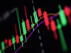 IHSG Turun Tipis, KRYA Tandatangani Kontrak Baru, dan BSSR Bagi Dividen