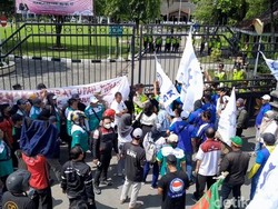 Buruh Demak Demo Minta Kenaikan Nilai Alfa di Atas 0,7, Ini Alasannya