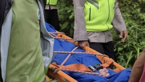 3 Pendaki Ilegal Merapi Ternyata Hanya Modal Sandal Jepit dan Tumbler