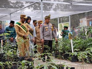 Sinergi Polri dan Akademisi, Kapolda Riau Resmikan Bank Pohon di Kampus