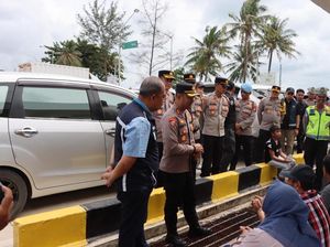 Polisi Pasang Buffer Zone di Pelabuhan Tanjung Kalian Bangka Barat