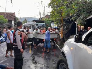 Tabrakan Pikap Vs Truk di Jalur Amlapura-Singaraja, 2 Orang Luka Parah