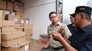 BPOM RI Serahkan Bantuan Kemanusiaan untuk Korban Banjir di Sumbar