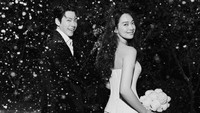 Kim Woo Bin & Shin Min Ah Honeymoon di Spanyol, Tampil Serasi Saat Shopping