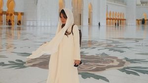 Potret Marsha Aruan di Masjid Agung Sheikh Zayed, Langsung Dipanggil Ukhti