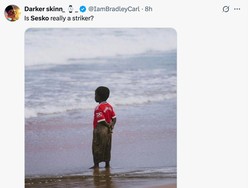 Usai laga, Benjamin Sesko kena rujak netizen. Striker MU tampil buruk dengan membuang beberapa peluang emas. (Foto: X.com/@IamBradleyCarl)