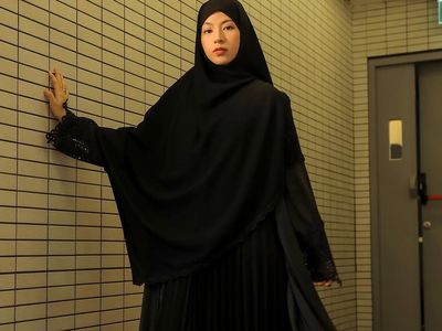 Hijrah Bawa Rezeki! 10 Artis Ini Kini Punya Brand Hijab