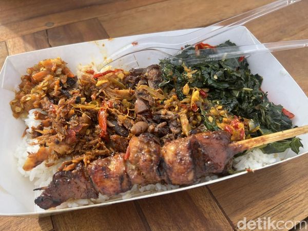 Mantap! Ada Nasi Bali hingga Sate Babi di Festival Kuliner Pinggir Pantai