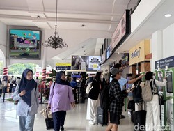 Lonjakan Penumpang Terjadi di Stasiun Gubeng Surabaya H-3 Natal