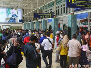 Penumpang Kian Ramai, Stasiun Pasar Senen Bersiap Hadapi Libur Nataru