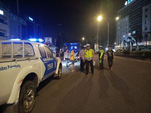 Detik-detik Pasutri Ditabrak 2 Mobil di Palembang Sebabkan Satu Orang Tewas