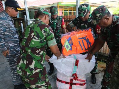 Nelayan Halmahera Barat Terima Jaket Pelampung Untuk Keselamatan Melaut