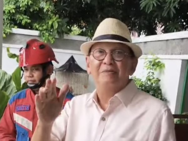 Damkar Lagi-lagi Gercep! Kronologi Ular Sanca Ditemukan di Rumah Roy Marten