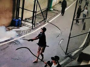 Gerombolan Remaja Bawa Sajam Serang Warga di Jatinegara, Polisi Cari Pelaku