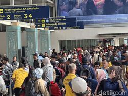 Cerita Pekerja Naik Kereta Mudik Nataru Lebih Awal demi Hindari Kepadatan