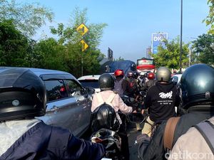 Gerutu Pengendara Hadapi Keruwetan Jalan Gedebage