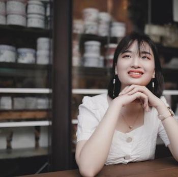 Sagitarius tidak hanya ingin menyenangkan orang lain, tapi juga membuat suasana menjadi ringan dan bahagia. Dengan humor, cerita ringan, dan sifat spontan mereka, Sagitarius sering jadi teman yang membuatmu tersenyum di hari yang berat sekalipun.