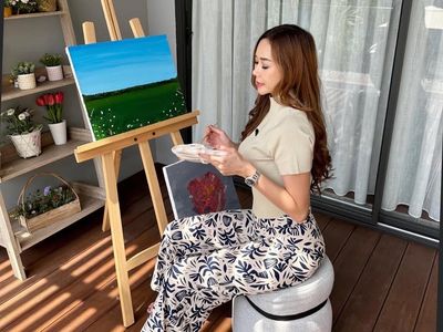 Deretan Karya-karya Aura Kasih: Film, Musik hingga Lukisan