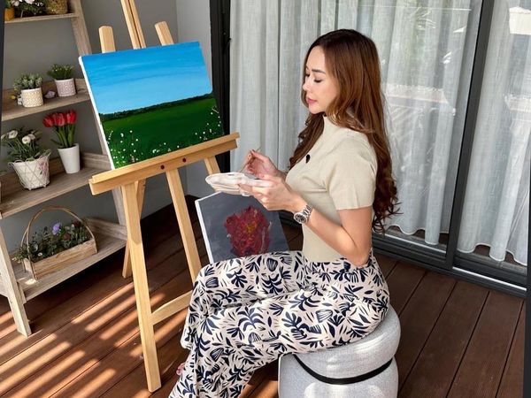 Deretan Karya-karya Aura Kasih: Film, Musik hingga Lukisan