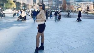 Outfit Check, Gaya Chic Aura Kasih Liburan Akhir Tahun di Luar Negeri