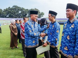 Serahkan 3.554 SK PPPK Paruh Waktu, Bupati Ciamis Ingatkan Etika ASN