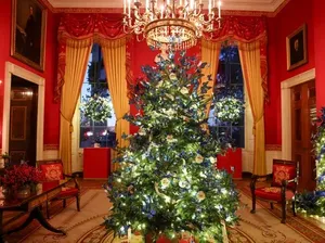 Asal Usul Dekorasi Natal yang Identik dengan Warna Merah dan Hijau