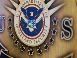 Dunia Hari Ini: AS Tawarkan Rp 50 Juta Bagi Migran yang Mendeportasikan Diri