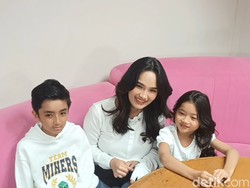 Gemas! Anak Harap Faby Marcelia Bisa Beli Hotel dan 100 Mobil Tahun Depan