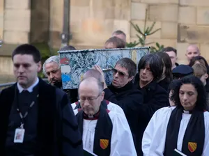 Peti Gary Mani Mounfeld Cover Album The Stone Roses