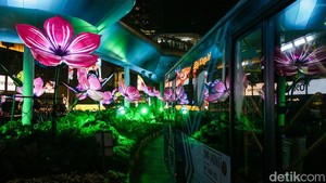 Gemerlap Jakarta Light Festival Hiasi Malam Bundaran HI