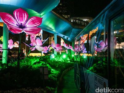Gemerlap Jakarta Light Festival Hiasi Malam Bundaran HI