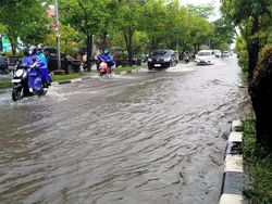 Banjarmasin 2 Hari Diguyur Hujan, Sebagian Ruas Jalan Terendam