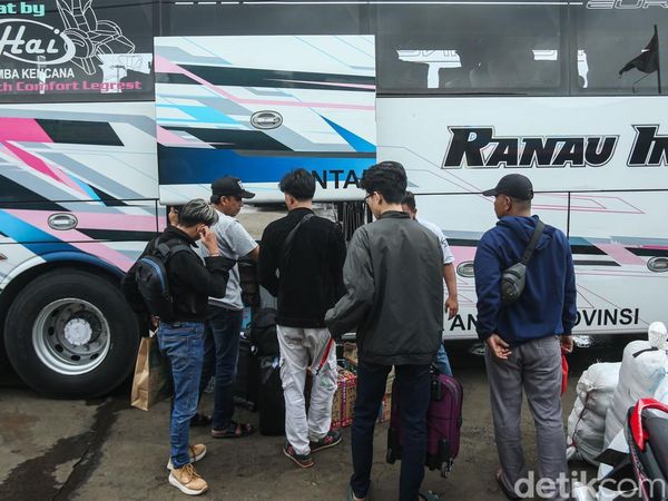 Jelang Nataru, Terminal Bekasi Mulai Ramai Pemudik