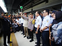 Kapolri Tinjau Stasiun Senen, Pastikan Kesiapan Pengamanan dan Pelayanan Nataru 2025