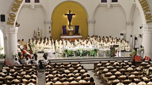 Warna Liturgi Malam Natal 2025 dalam Gereja Katolik Lengkap Maknanya