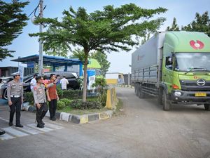 Polda Jabar Masih Temukan Kendaraan Sumbu Tiga Beroperasi Saat Nataru