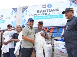 Mendagri Serahkan Bantuan ke Warga Terdampak Bencana di Aceh Tamiang