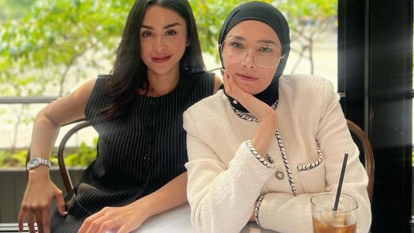 Momen Hangat Mulan Jameela Kumpul Makan Bersama Keluarga dan Sahabat