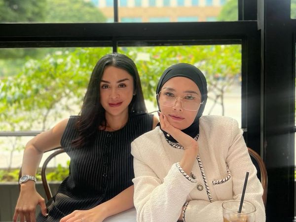 Momen Hangat Mulan Jameela Kumpul Makan Bersama Keluarga dan Sahabat