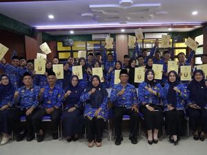 Kado Akhir Tahun, 330 Pegawai DPPKB Sukabumi Terima SK PPPK Paruh Waktu