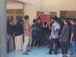 Pasutri Klaten Korban Laka Maut Bus di Tol Semarang Dimakamkan Satu Liang