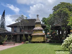 Pohon Natal Unik di Kuta Utara, Terbuat dari Keranjang Ikan Pindang