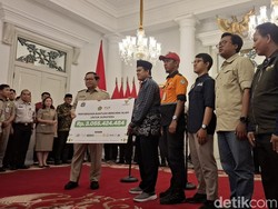 Video Pramono Lepas Bantuan Rp 3 M untuk Korban Bencana Sumatera